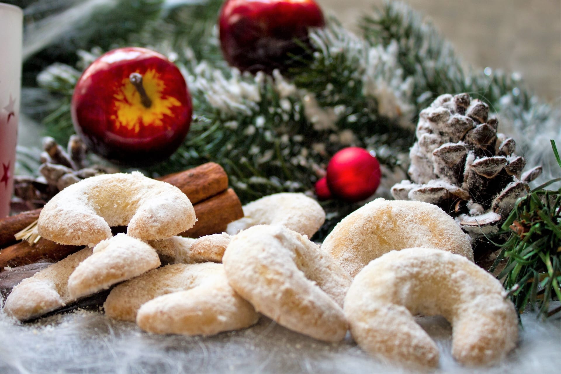 Pravá vanilka samozřejmě nesmí chybět ve vánočním cukroví, zejména vanilkové rohlíčky se bez ní neobejdou.