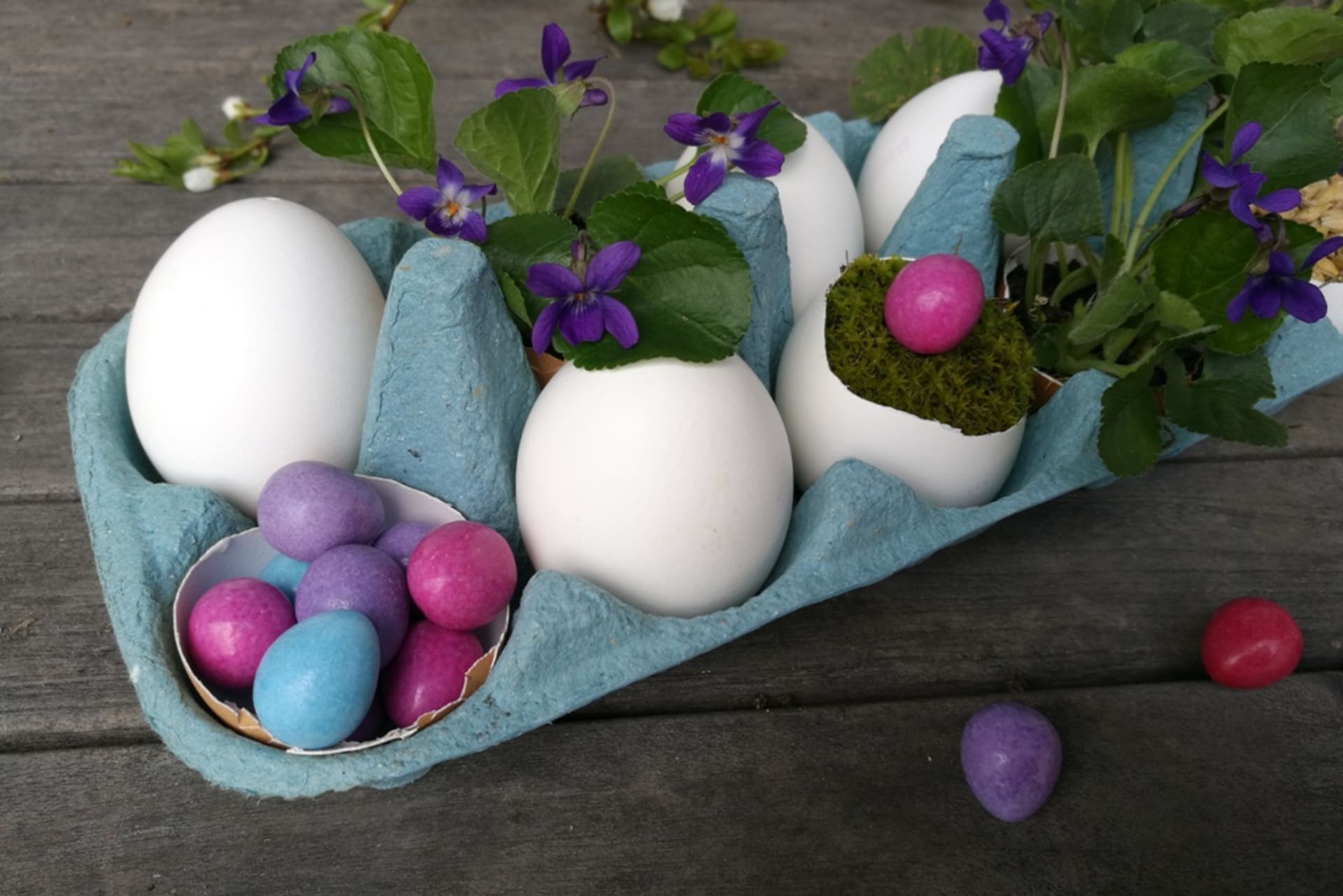 Barevná vajíčka jsou ve skutečnosti oblíbené cukrovinky
