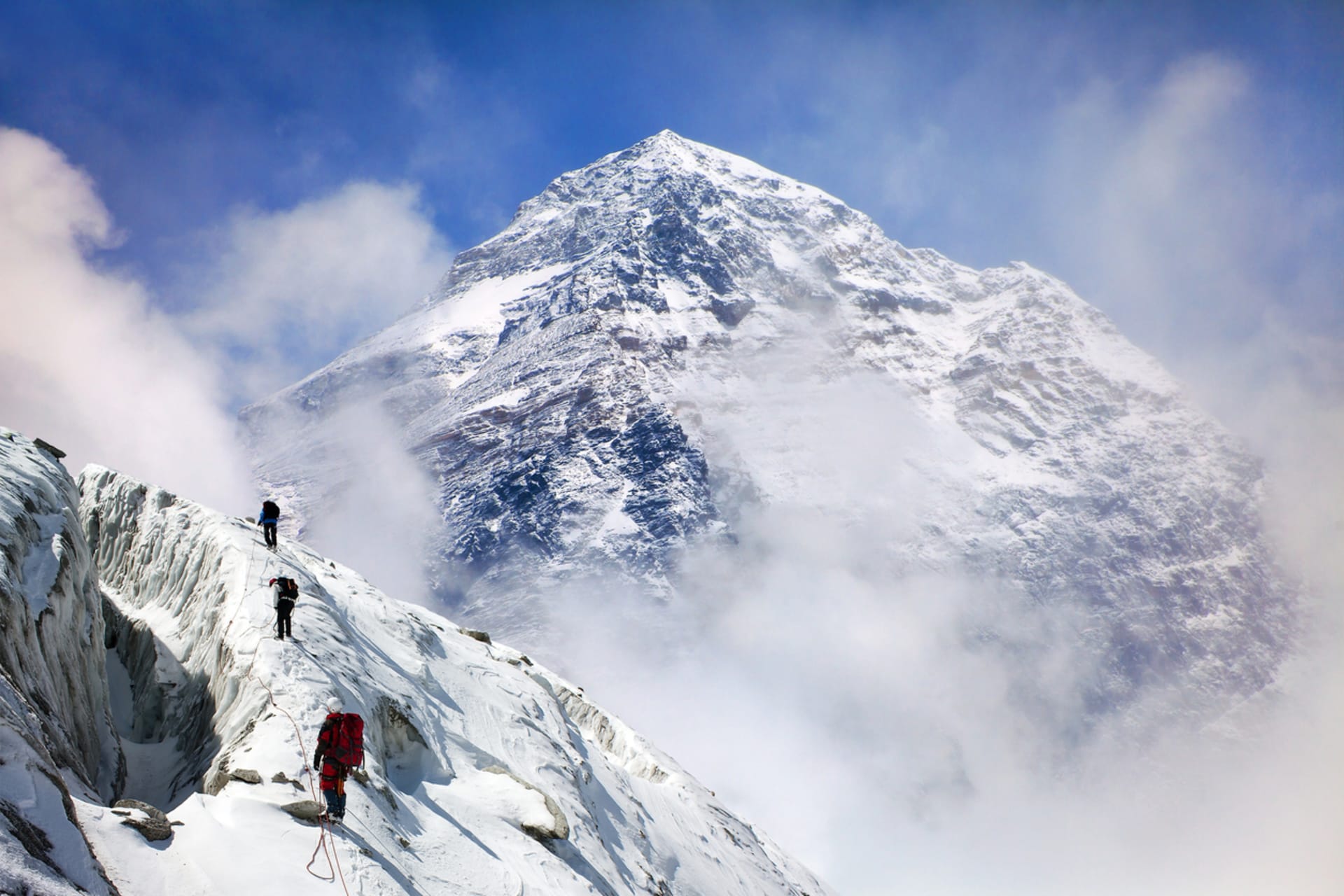 Výstup na Mount Everest je každým rokem populárnější.