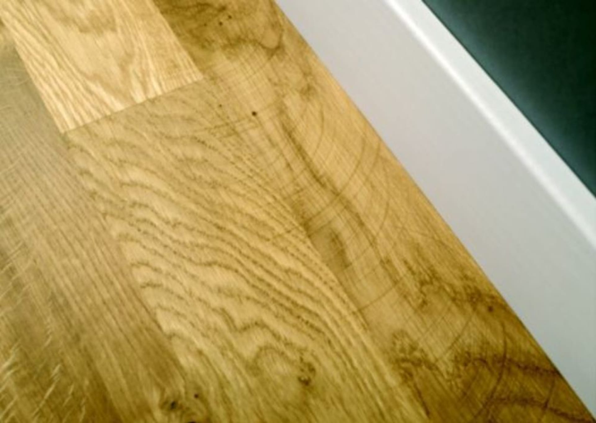 Poškozená dřevěná podlaha - Obrázek 5