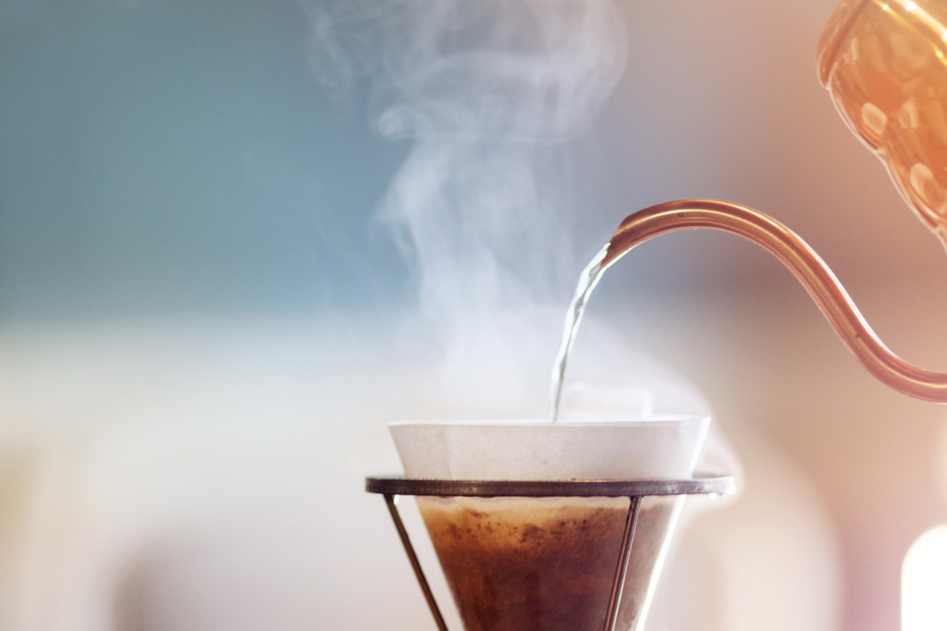 Káva perfektně neutralizuje zápach.