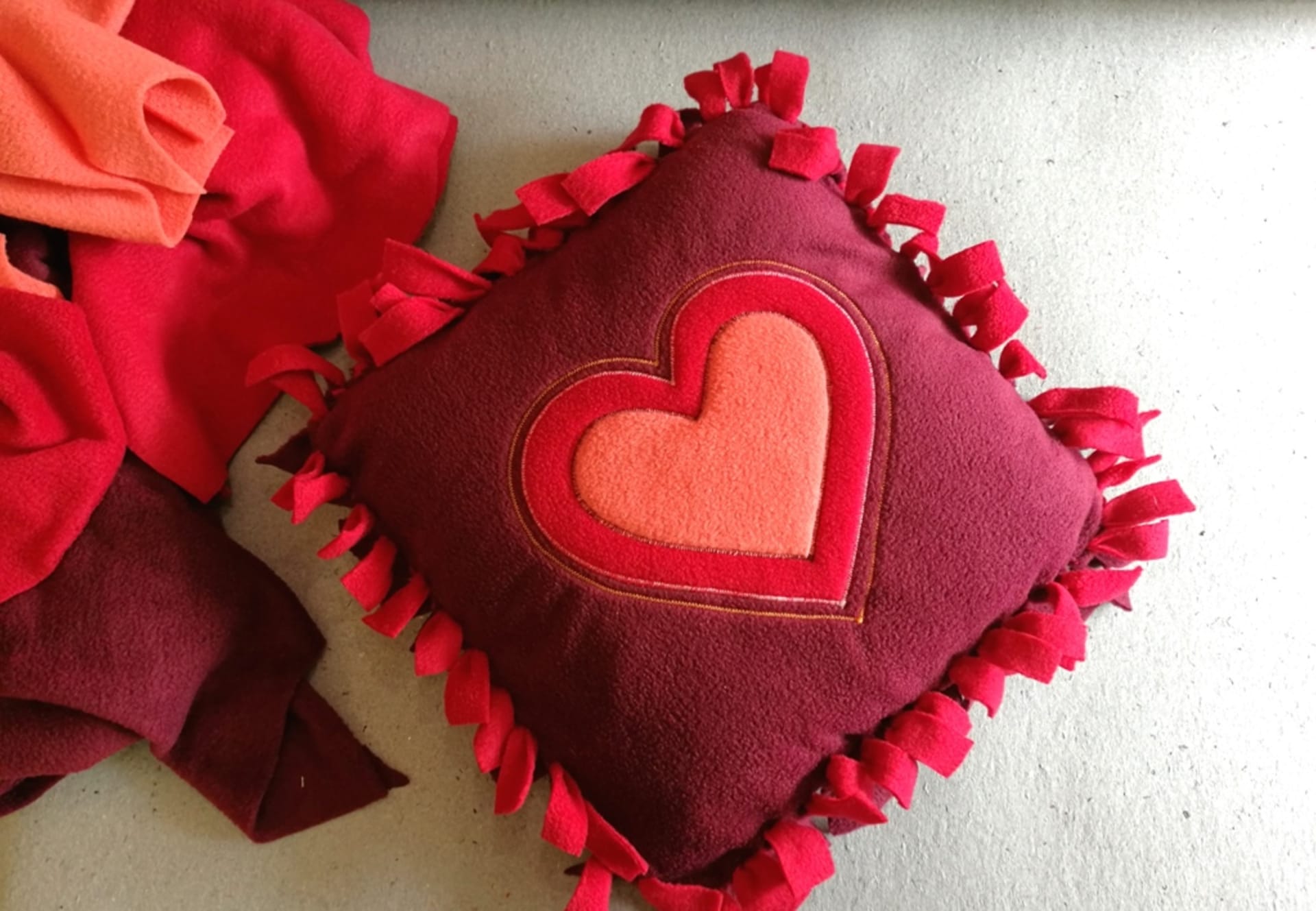 Valentýnský polštářek se srdíčkem: Začněte svazovat
