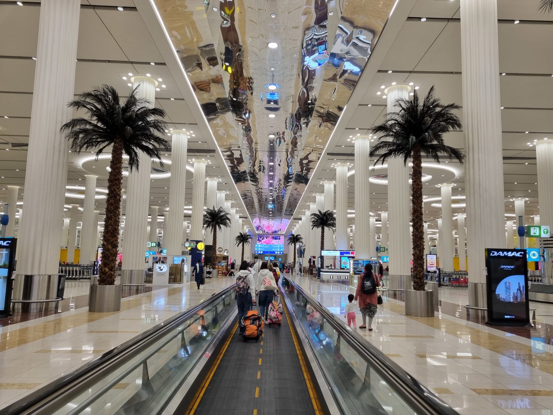 Letiště v Dubaji se pyšní moderním vzhledem.