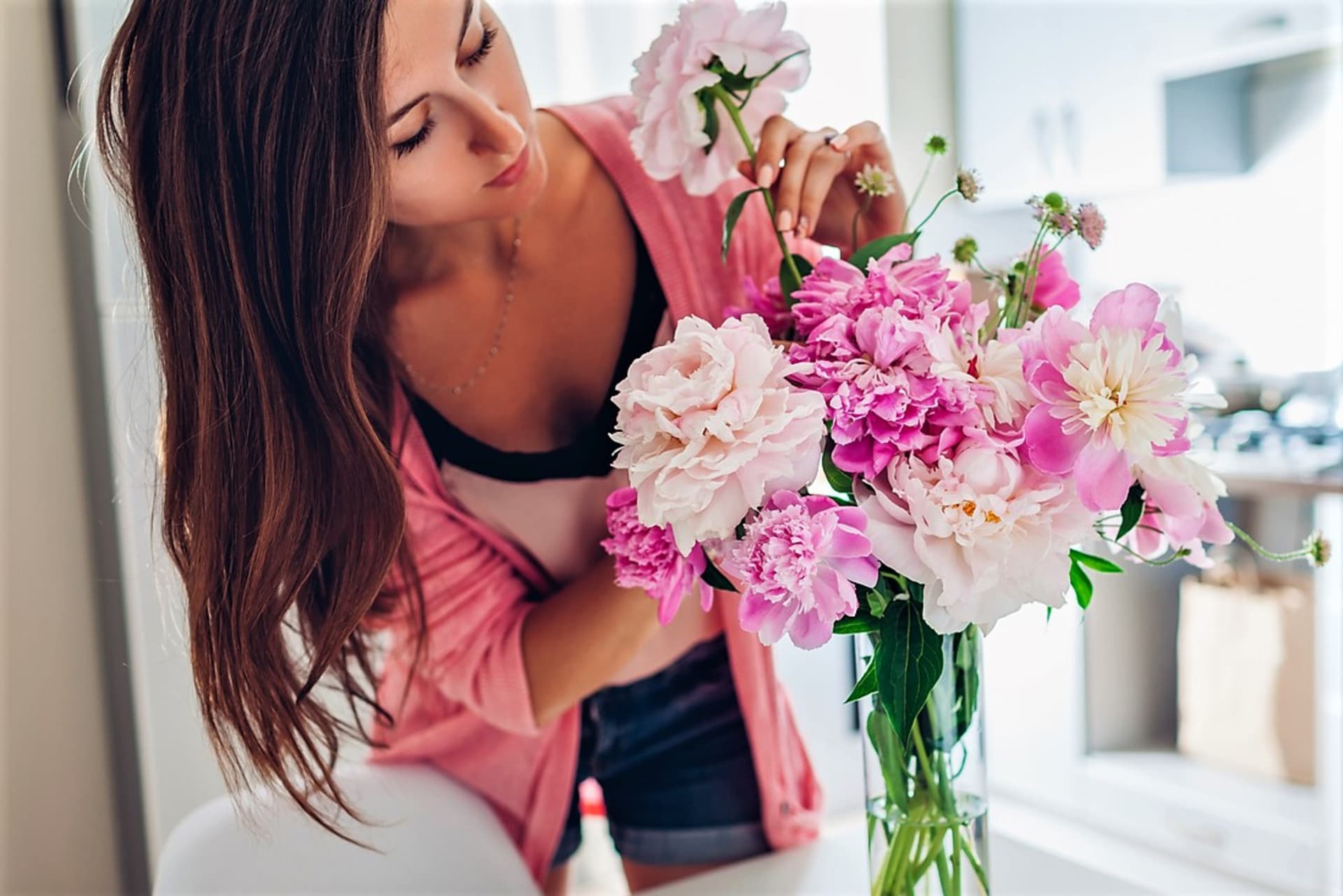Čím uděláte radost snad každé ženě? Přece květinou! Darujte květiny podle znamení horoskopu.