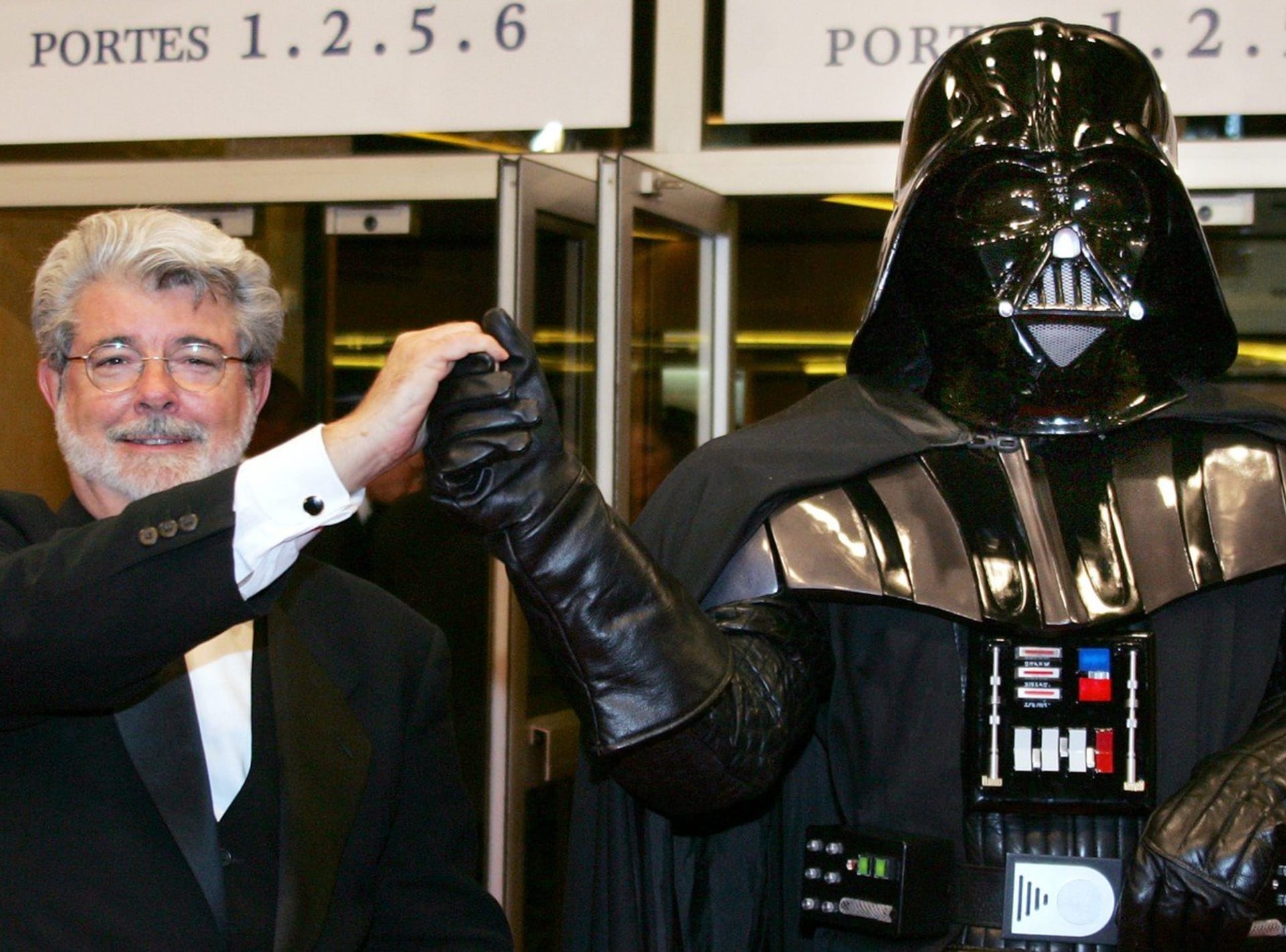 George Lucas, tvůrce Hvězdných válek, byl zmíněn v soudních spisech týkajících se Epsteinova případu.