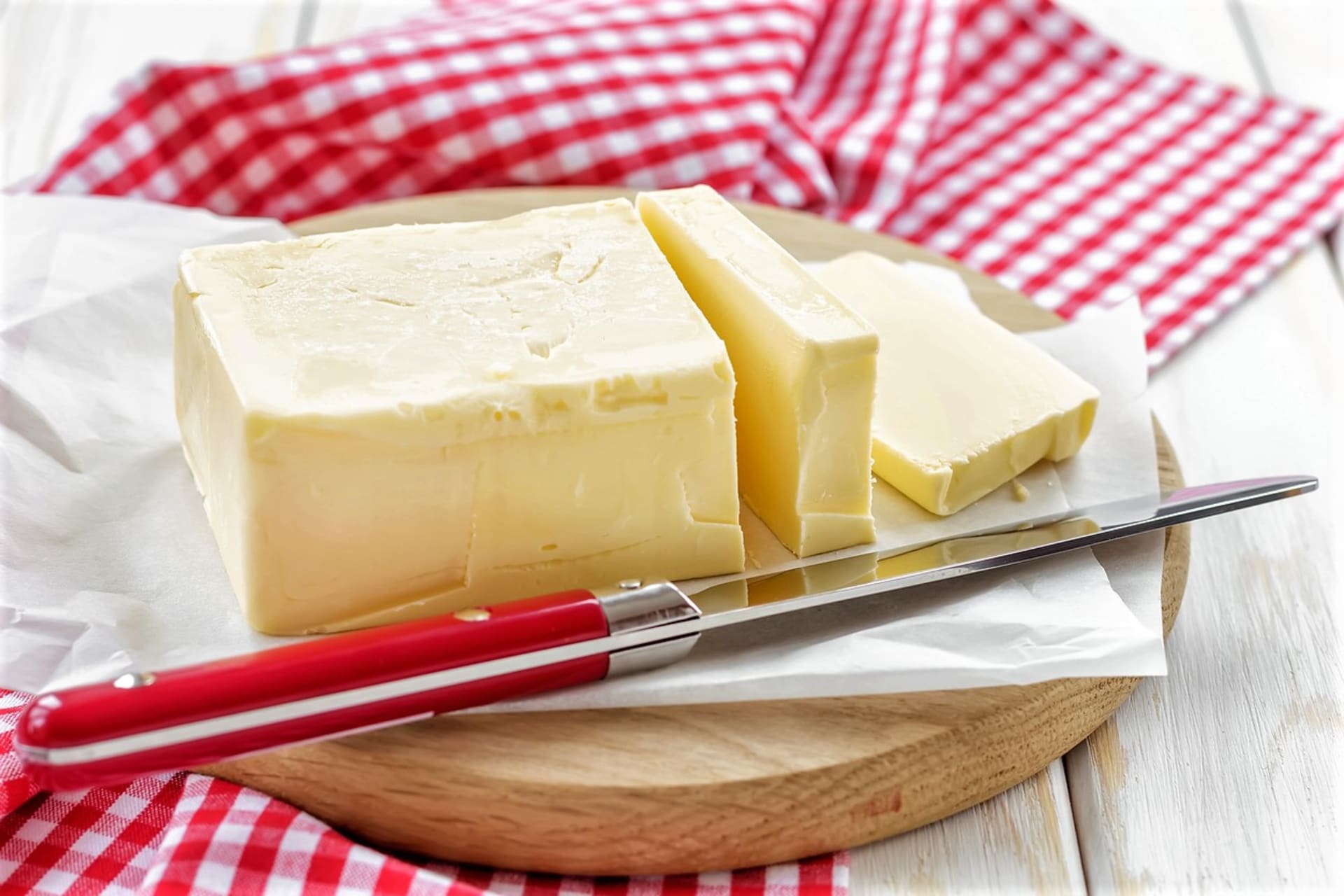Nejdůležitějším předpokladem dobrého ochuceného másla je vždy kvalitní základní surovina   máslo