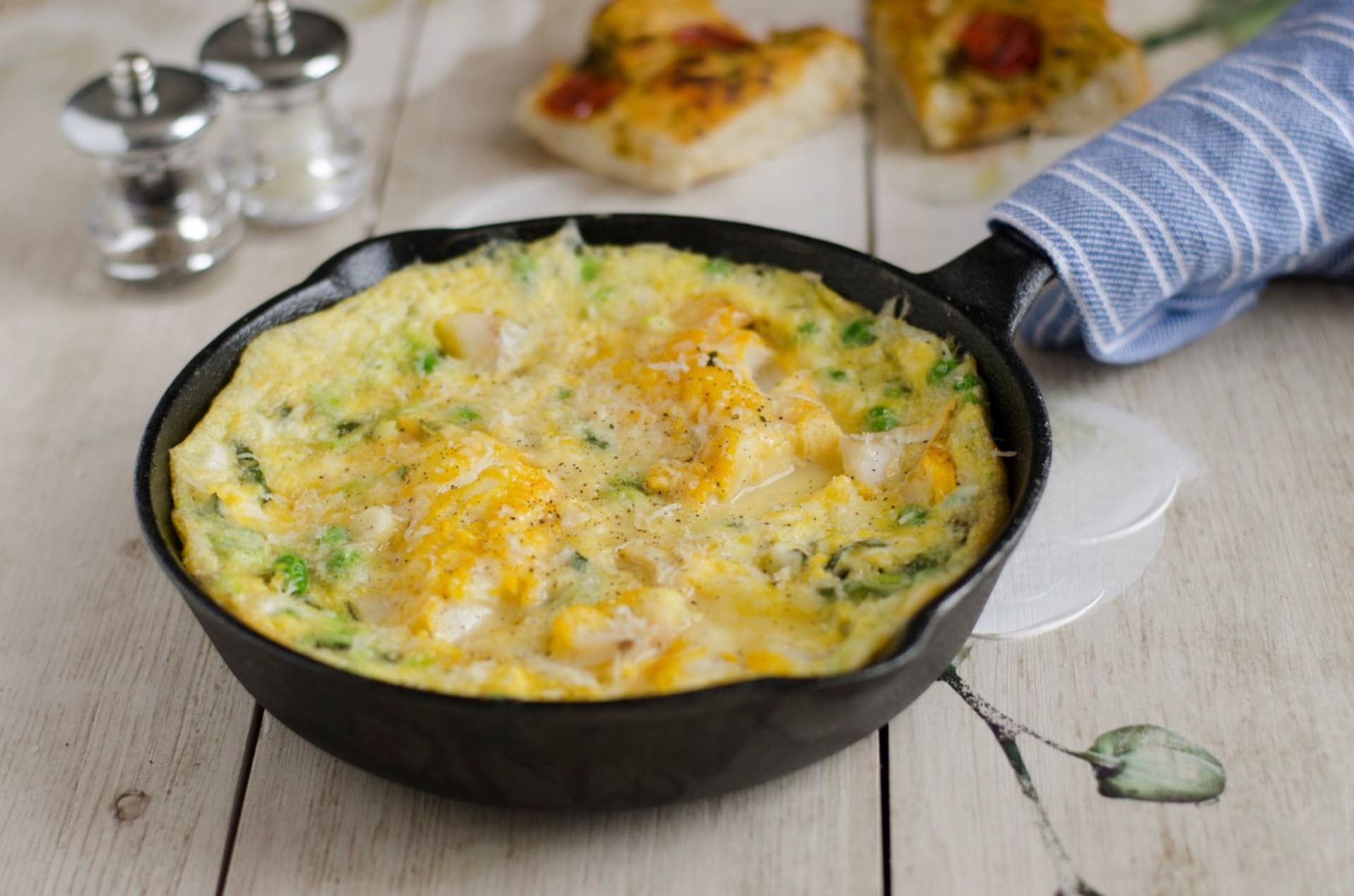 V teplé kuchyni je popenec vynikající v omeletách a dalších vaječných a bramborových pokrmech. Na jaře nejlépe vynikne v zeleninových salátech.