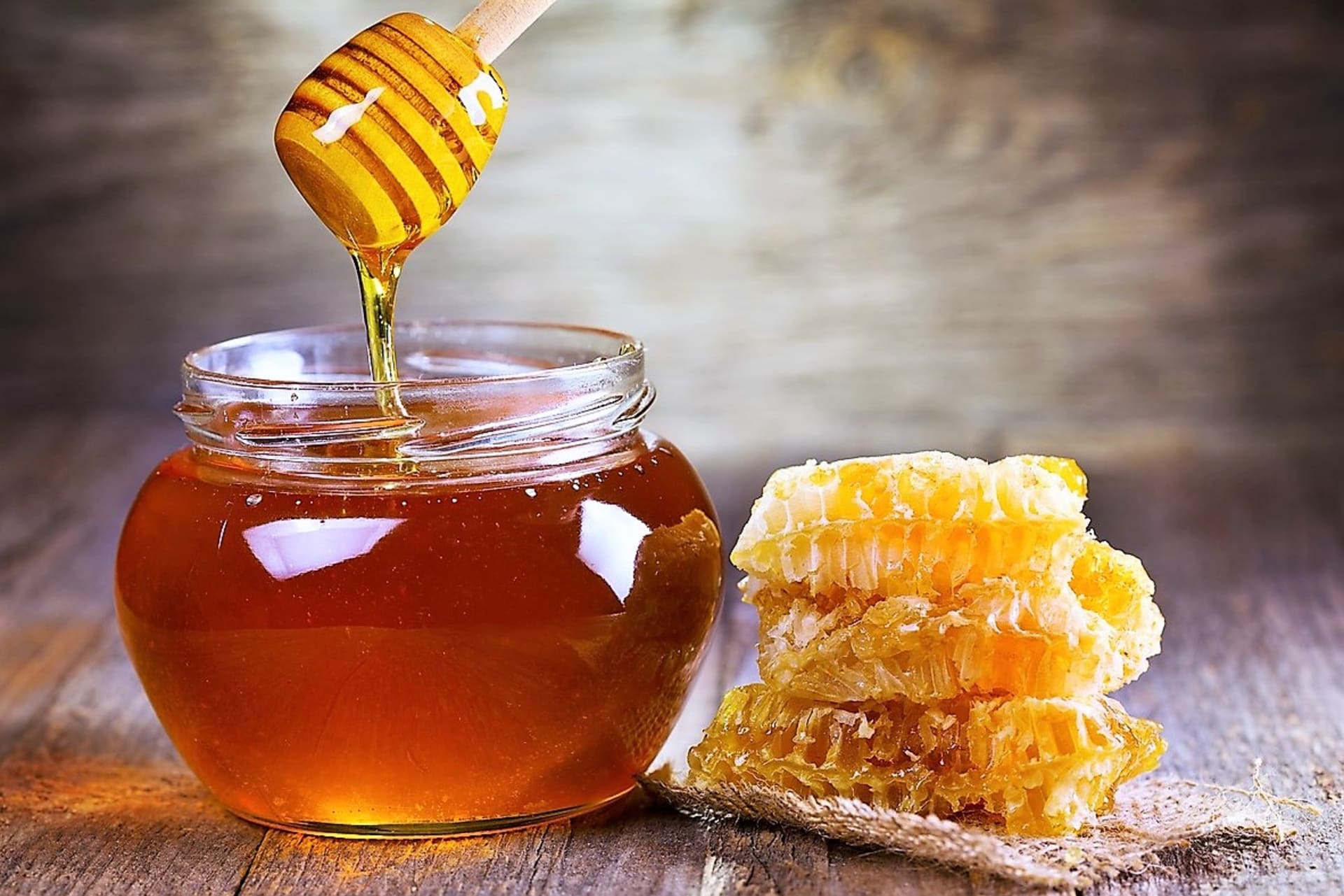 Med je dobrá prevence chorob z nachlazení, protože přirozeně posiluje imunitní systém, stejně tak pomáhá při chřipce, kašli, rýmě a snižuje horečku, jelikož vyvolává pocení a usnadňuje vykašlávání hlenů.