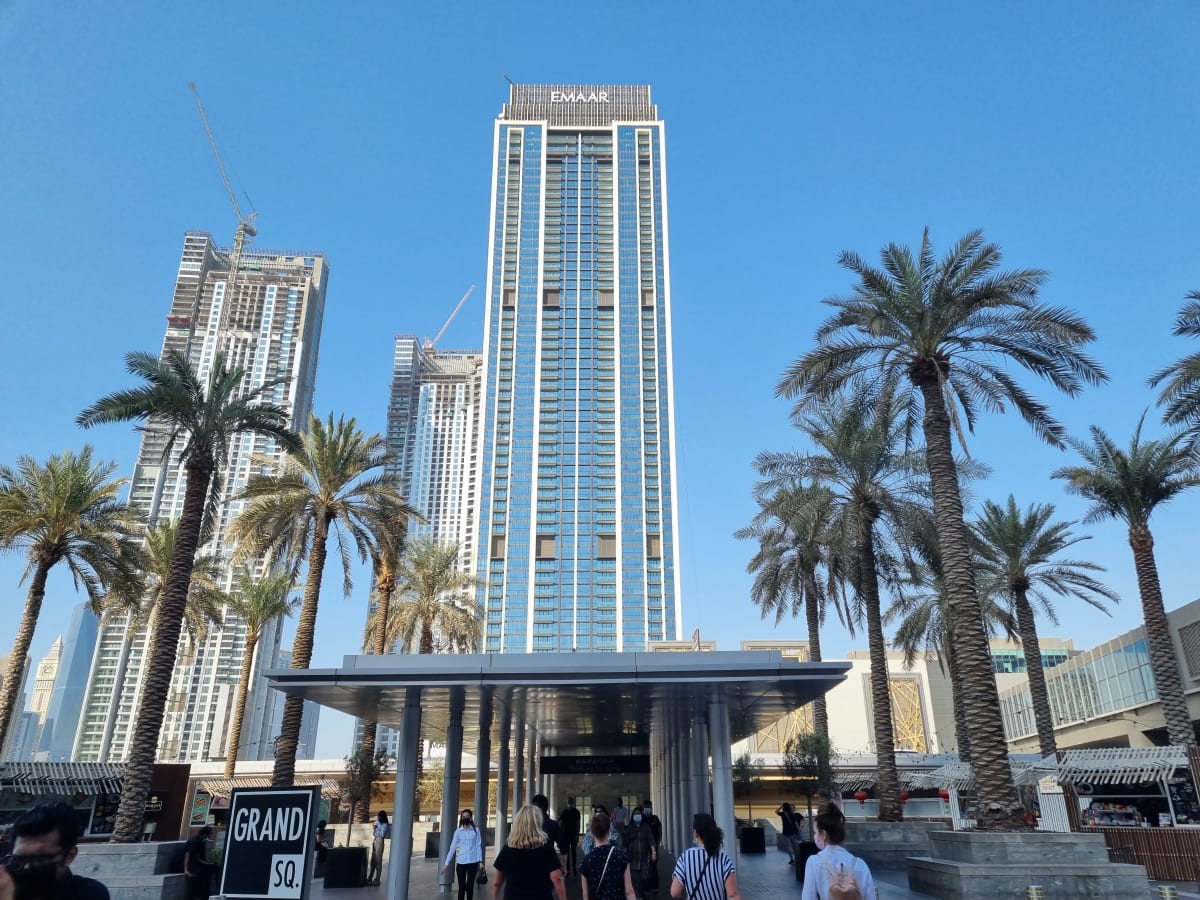 Výhled před hlavním vchodem do Dubai Mall