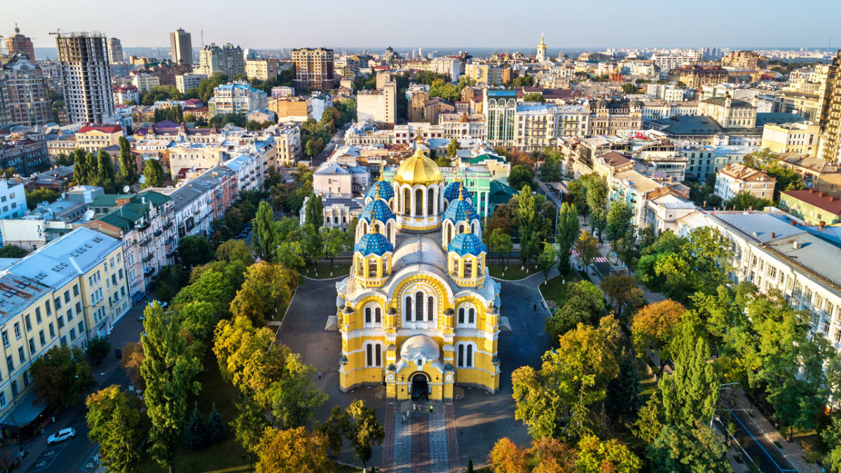 Kyjev je hlavní a největší město Ukrajiny, správní středisko Kyjevské oblasti. Město leží na řece Dněpr v severní části země.