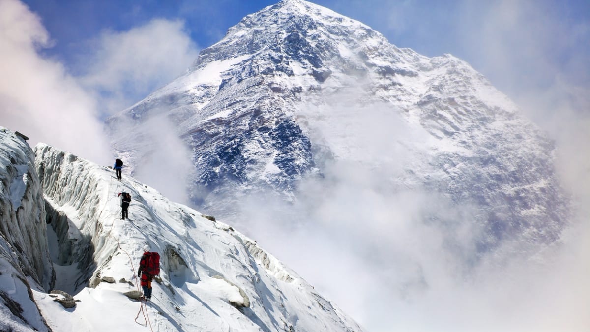 Výstup na Mount Everest je každým rokem populárnější.