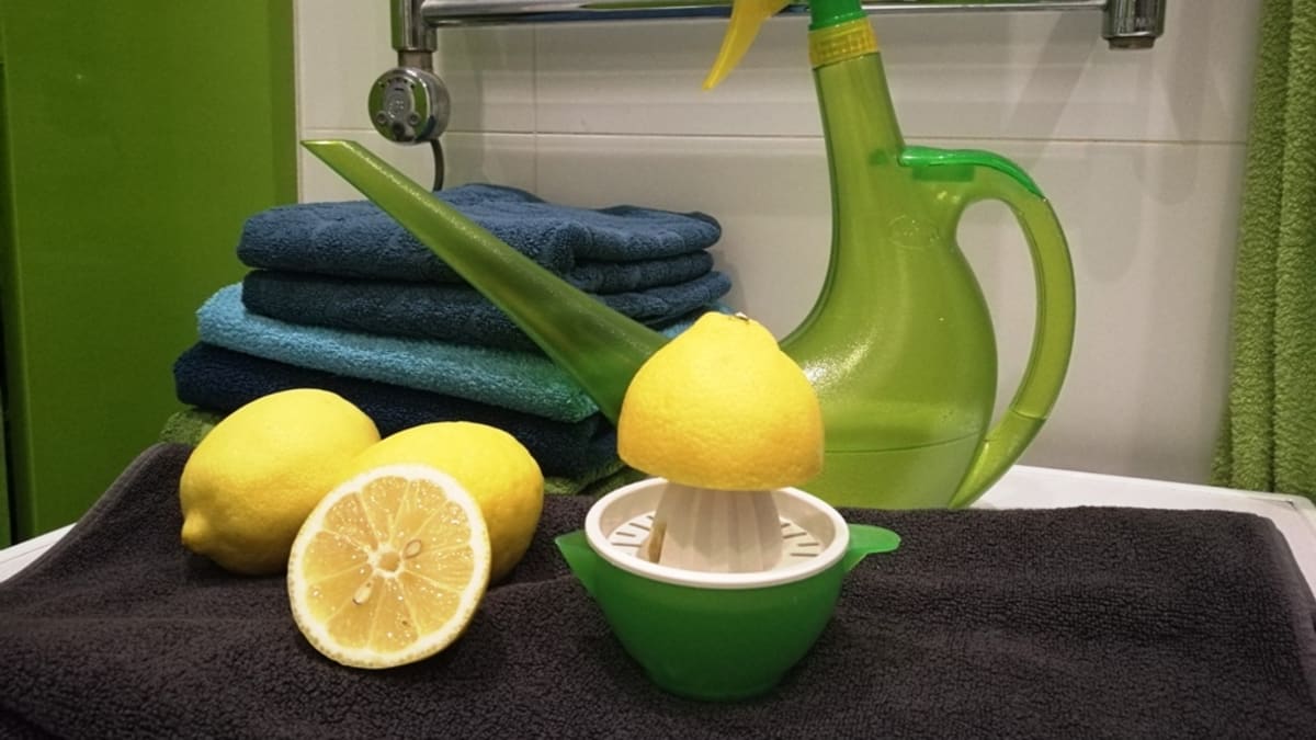 Přizvěte citrony na pomoc s úklidem koupelny 
