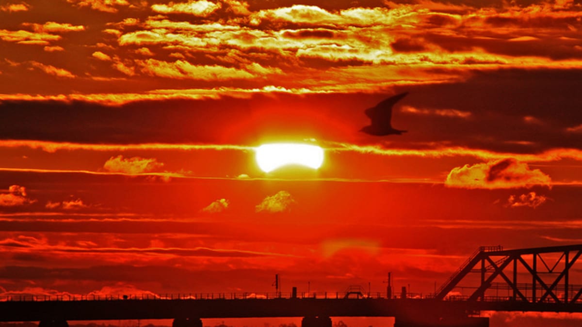 Co se stane při zatmění Slunce?