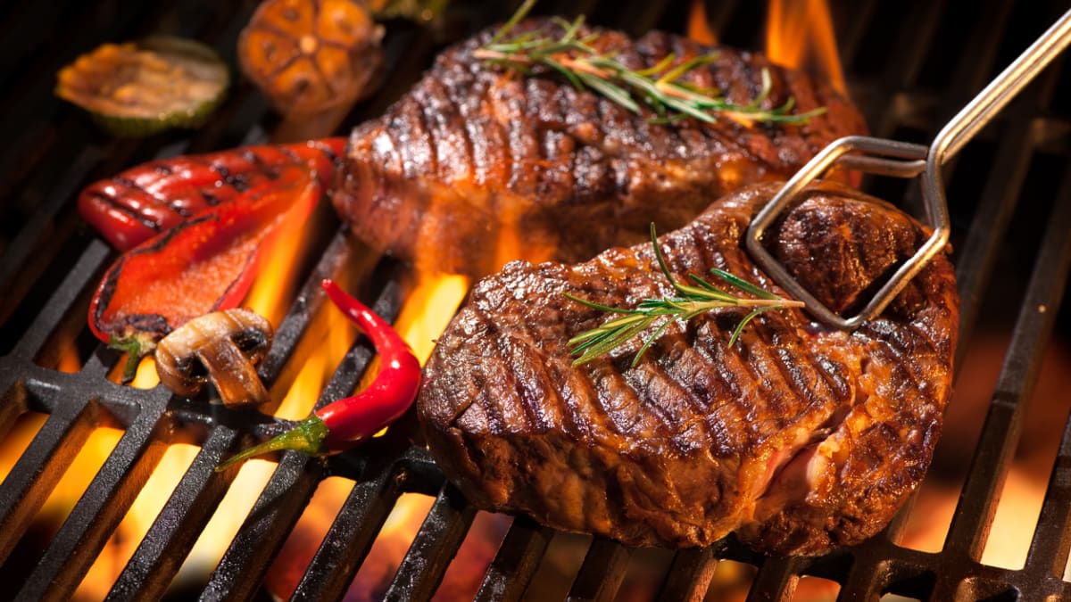 Šťavnatý steak si můžete udělat přímo doma v obýváku.