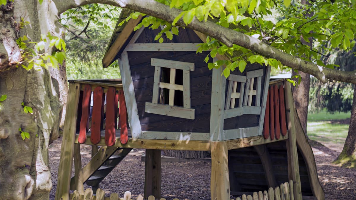 Pro malé děti postavte nízký domeček.