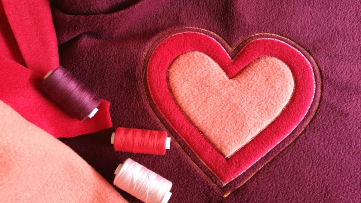 Valentýnský polštářek se srdíčkem: Našijte srdce