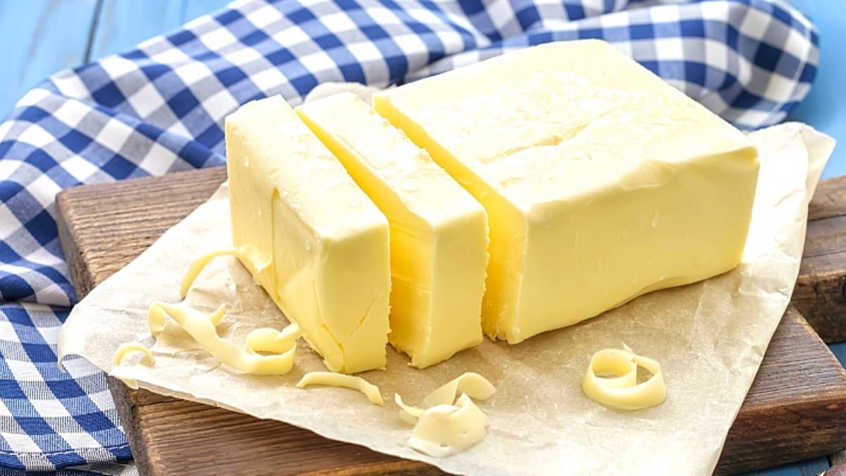 10 g másla obsahuje 75 kalorií