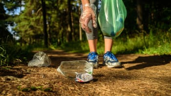Sbírejte odpadky při běhání. Plogging pomáhá přírodě i nám