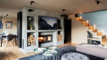 Krásný byt v Alpách připomíná moderní myslivnu. Nahlédněte do stylového bydlení v horách