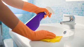 Myslíte si, že se v koupelně umyjete? Tohle je 5 nejšpinavějších věcí, na které denně saháme