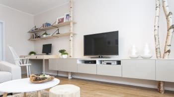 Před a po: Srovnejte si proměnu obýváku v domě na Orlíku (včetně dispozičního plánu)