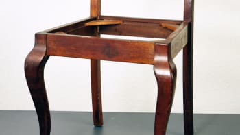 Výroba lavičky ze starých židlí
