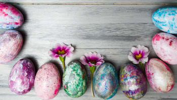 Jak a čím obarvit velikonoční vajíčka? Poradíme vám jednoduché a efektní nápady na dokonalé kraslice