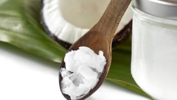 10 praktických způsobů, jak využít kokosový olej v domácnosti
