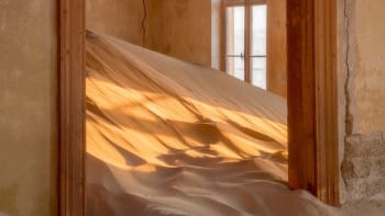 Písečný dům Kolmanskop v Namibii