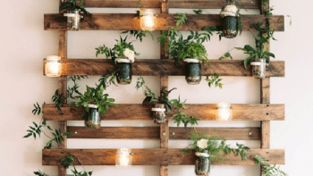 INSPIRACE: Nemáte květináč? 12 originálních způsobů, jak pěstovat bylinky na balkoně