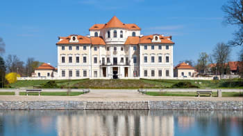 6 tipů, kde se dá v Česku ubytovat na zámku nebo v hradní komnatě. Kam za opravdovou romantikou?