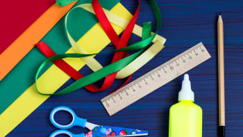 DIY: Vyrobte si se školáky domácí lepidlo na papír. Bude se hodit na draky i podzimní výzdobu!