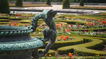 Zahrada jako ve Versailles: Osaďte záhony barevnými letničkami a pohrajte si s buxusem