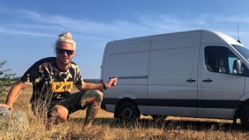 LIVING TALKS: Profesionální jezdec na horském kole Tomáš Zejda procestuje s dodávkou celý svět