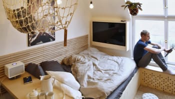 Microliving v Česku: Takhle se bydlí na 16 m2, kam se vešly ložnice, koupelna i terasa