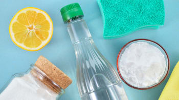 Ocet, jedlá soda, citron: Praktické tipy, jak uklidit domácnost bez chemie