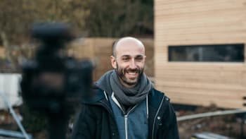 LIVING NEWS: Marek Povolný vám vysvětlí, jak se stavěl montovaný dům z Jak se staví sen