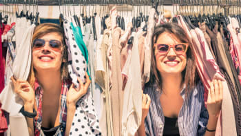 Zdravé, levné a stylové nakupování: Tohle je 9 tipů na nejlepší second handy nejen v Praze