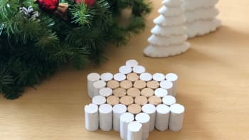 Originální vánoční výzdoba z korkových špuntů: Vytvořte věnce, stromečky i řetězy