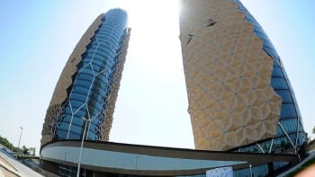 Spořivý mrakodrap má chytrá stínidla, která reagují na slunce