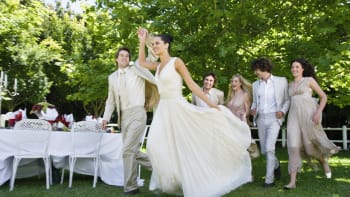 Odbornice na etiketu o svatbách: 5 pravidel, která musí dodržovat všichni hosté