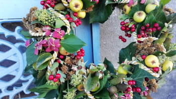 Věnec v přírodním stylu: Přivítejte podzim dekorací na dveře