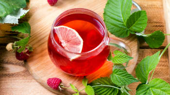 Z listů malin, jahod, borůvek i ostružin si udělejte zdravý lesní čaj