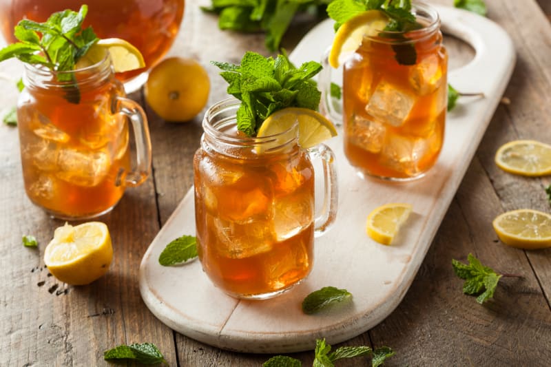 Mátová limonáda:  Využijte výraznou chuť máty pro skvělý ledový čaj inspirovaný marockým nápojem Tuarég.