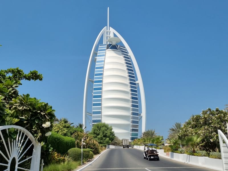 Nejluxusnější hotel světa Burdž Al Arab má sedm hvězdiček.