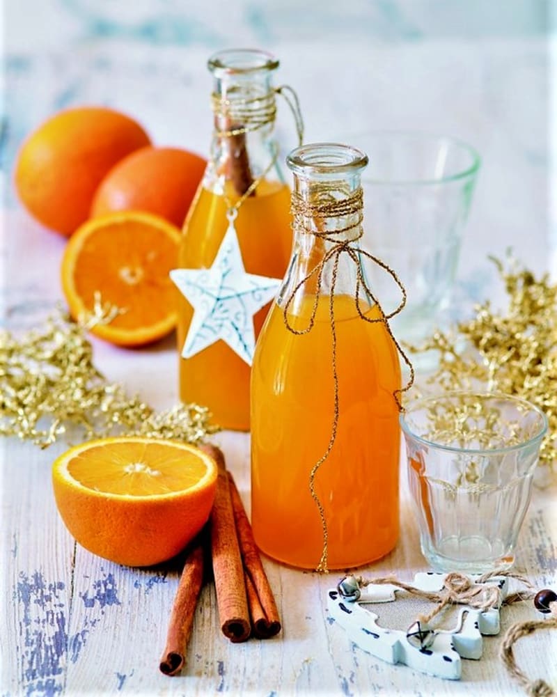 Vánoční pomerančový sirup je výborný na přípravu domácích limonád a koktejlů nebo do čaje.
