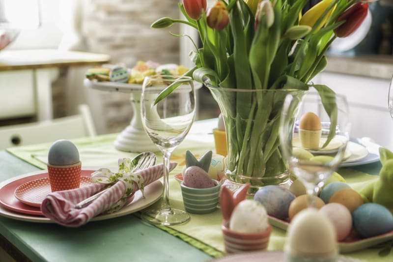 Velikonočně jarní dekorace stolu
