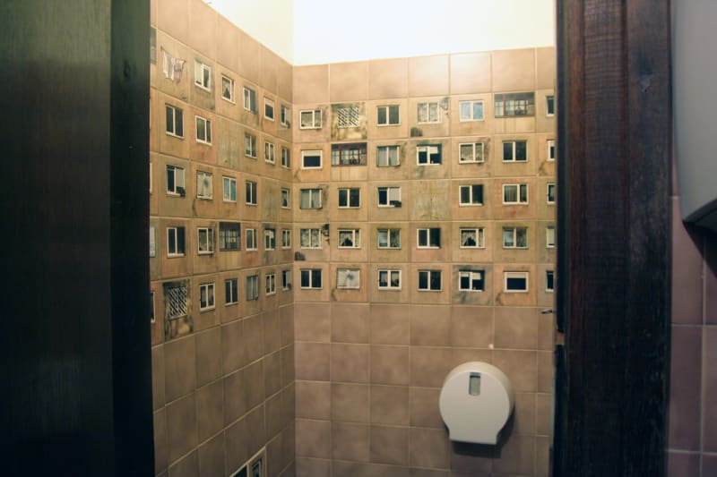 Koupelnové dlaždičky jako zdi paneláku - Obrázek 19