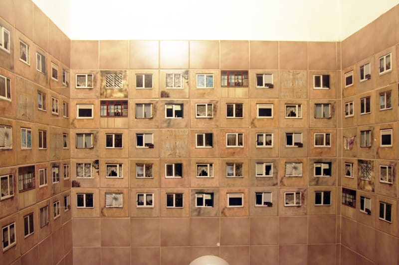 Koupelnové dlaždičky jako zdi paneláku - Obrázek 2