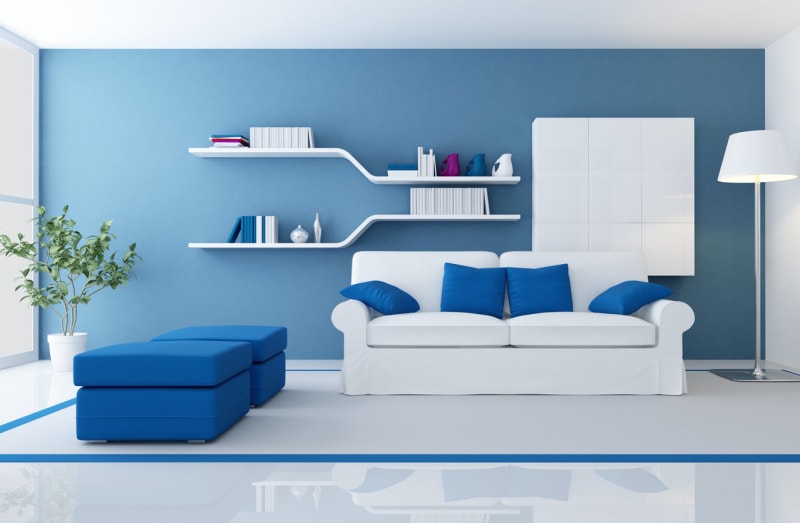 Kombinace různých odstínů modré barvy působí v interiéru čistě, ale také trochu chladn. Nic pro zmrzlíky!